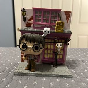 Harry Potter w/ Owl Emporium - Deluxe Funko #140, Target Exclusive, no box